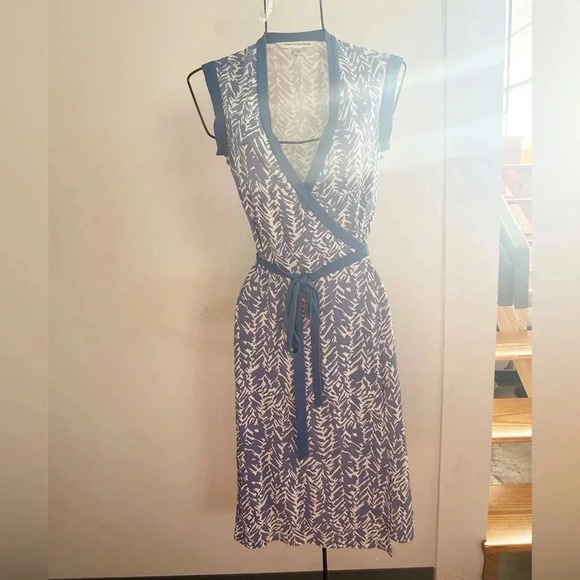 Diane Von Furstenburg vintage wrap silk dresss 2 - Picture 1 of 6